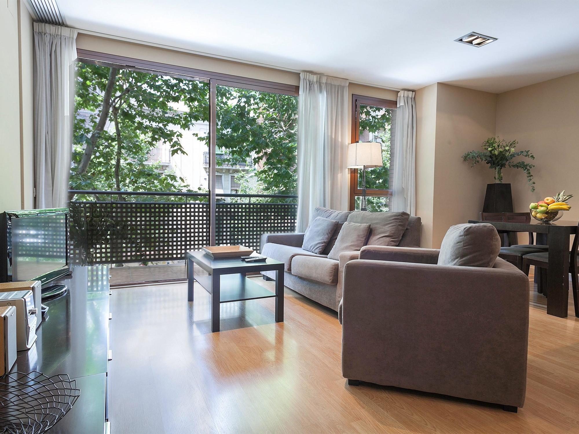 Short Stay Group Camp Nou Serviced Apartments Barcelona Bagian luar foto