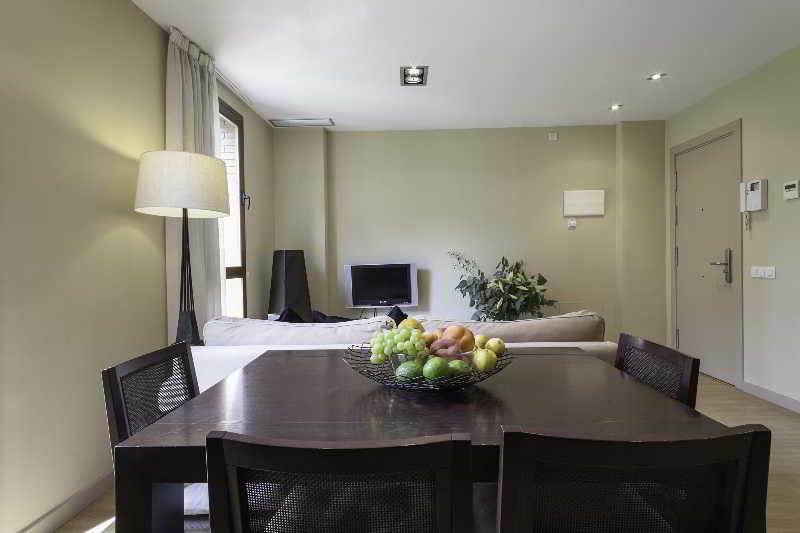 Short Stay Group Camp Nou Serviced Apartments Barcelona Bagian luar foto