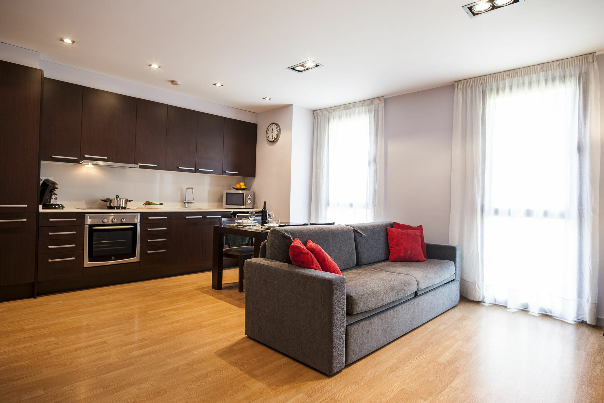 Short Stay Group Camp Nou Serviced Apartments Barcelona Bagian luar foto