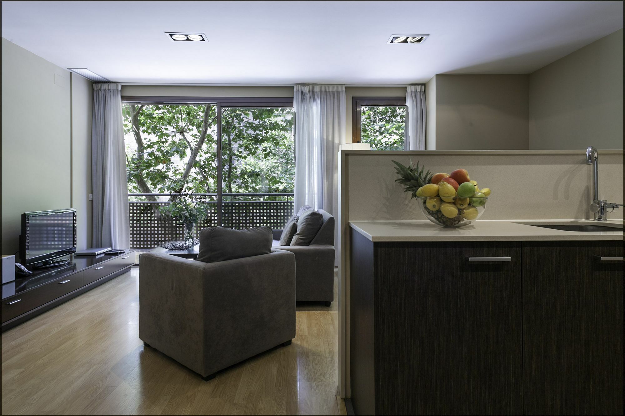 Short Stay Group Camp Nou Serviced Apartments Barcelona Bagian luar foto
